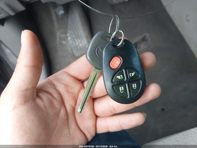 Toyota Sienna Le V6