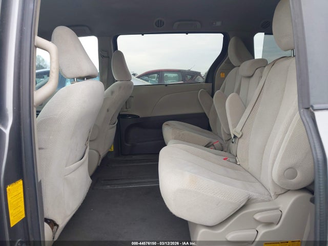 Toyota Sienna Le V6