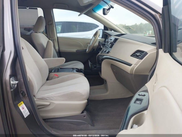 Toyota Sienna Le V6