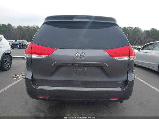 Toyota Sienna Le V6