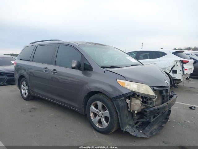 Salvage Toyota Sienna Image