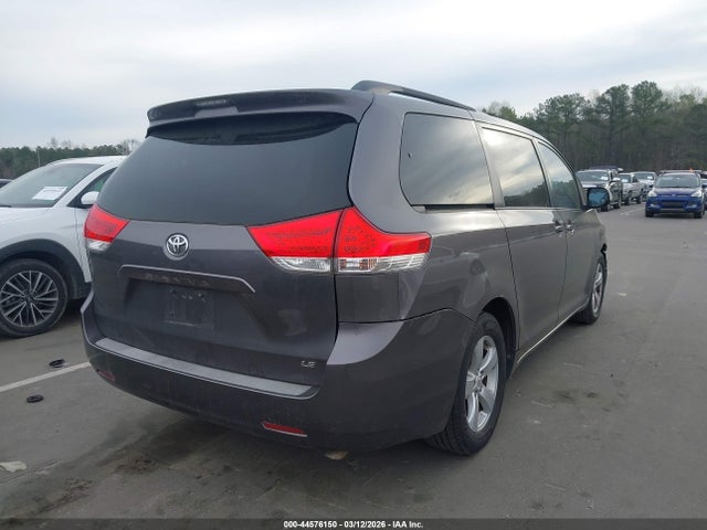 Toyota Sienna Le V6