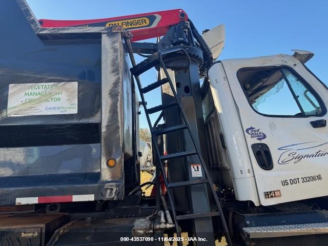 Freightliner 114sd