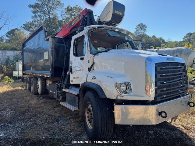 Salvage Freightliner 114sd Image