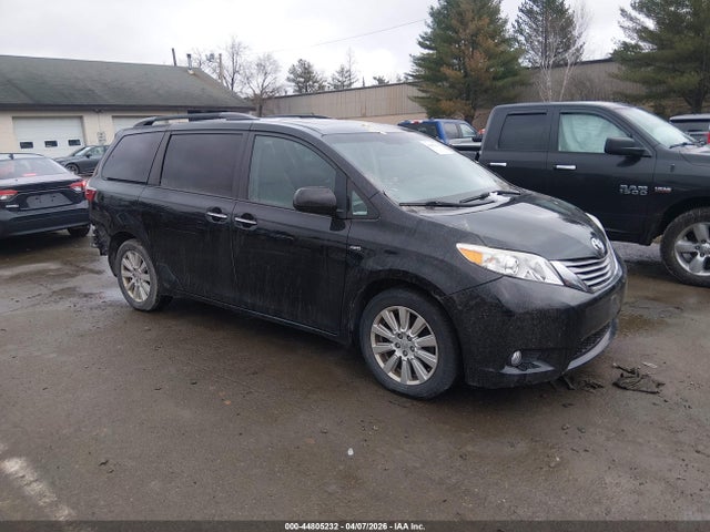 Salvage Toyota Sienna Image
