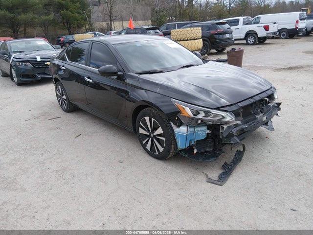 Salvage Nissan Altima Image