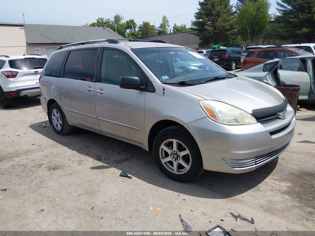 Salvage Toyota Sienna Image