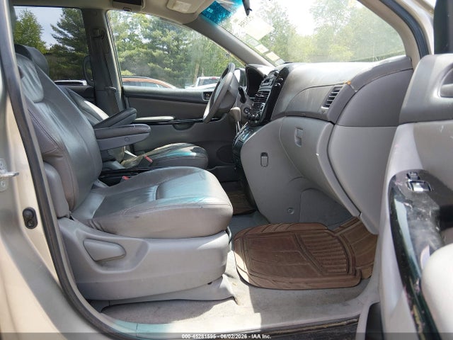 Toyota Sienna Le