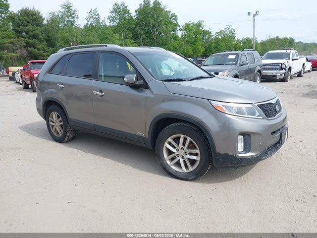 Salvage Kia Sorento Image