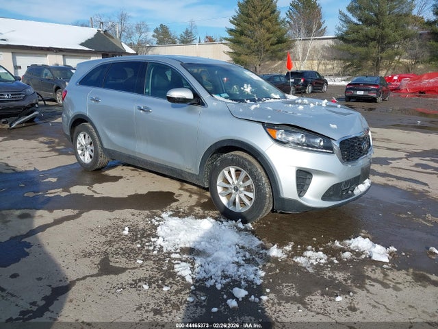Salvage Kia Sorento Image