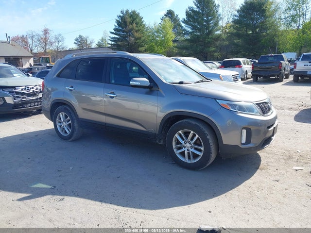 Salvage Kia Sorento Image