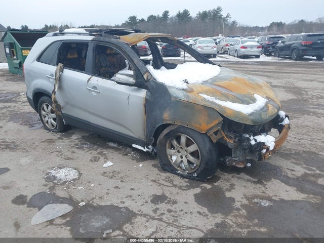 Salvage Kia Sorento Image