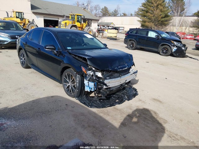 Salvage Toyota Camry Image