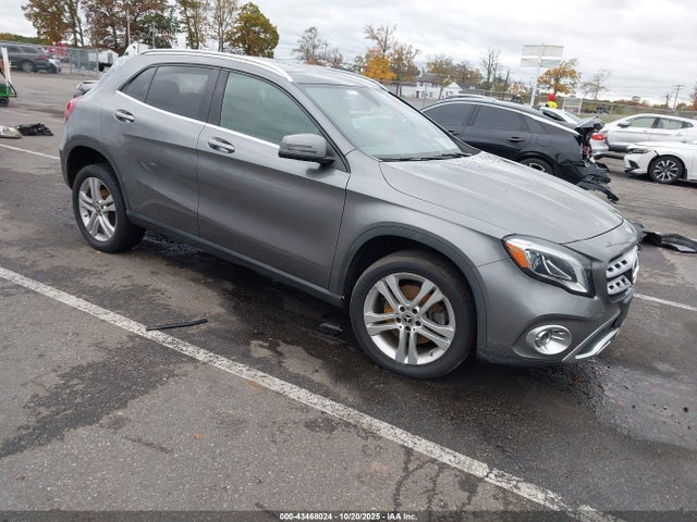 Salvage Mercedes-Benz GLA Image