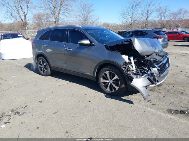 Salvage Kia Sorento Image
