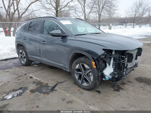 Salvage Hyundai TUCSON Image
