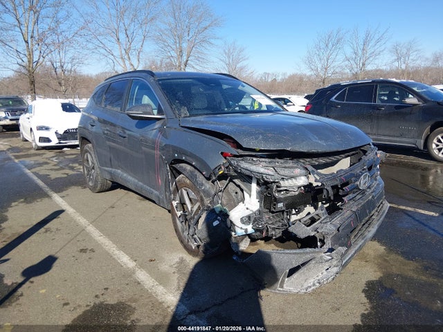 Salvage Hyundai TUCSON Image