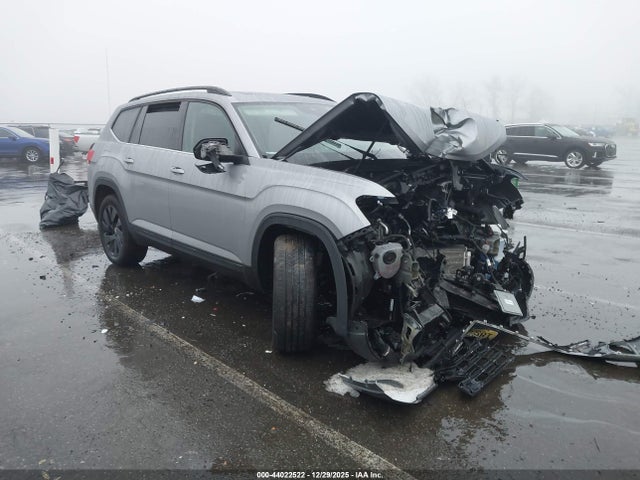 Salvage Volkswagen Atlas Image