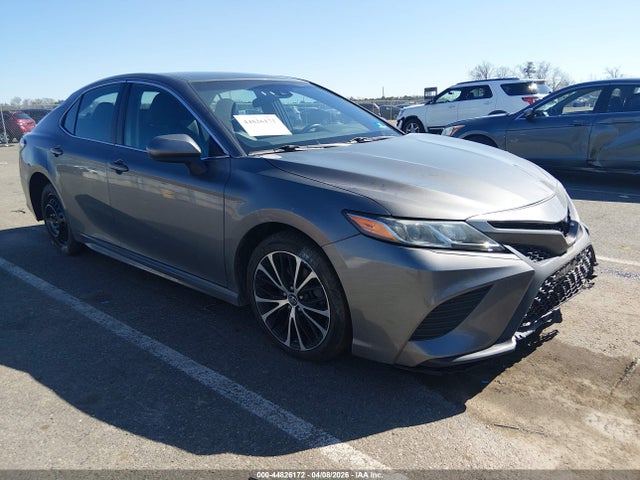 Salvage Toyota Camry Image
