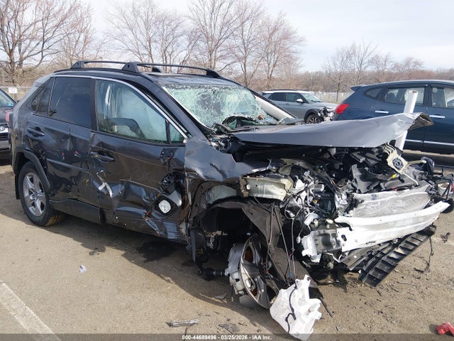 Salvage Toyota RAV4 Image
