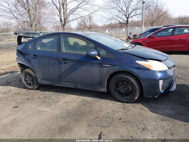 Salvage Toyota Prius Image