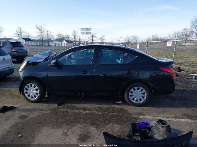 Nissan Versa 1.6 S+