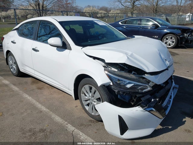 Salvage Nissan Sentra Image