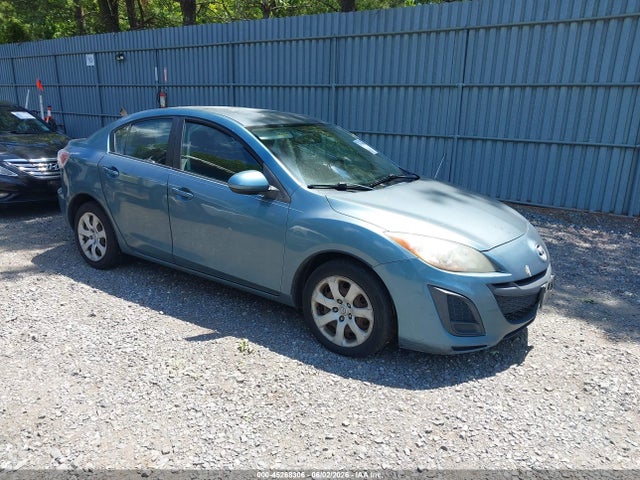 Salvage Mazda Mazda3 Image