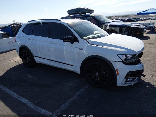 Salvage Volkswagen Tiguan Image