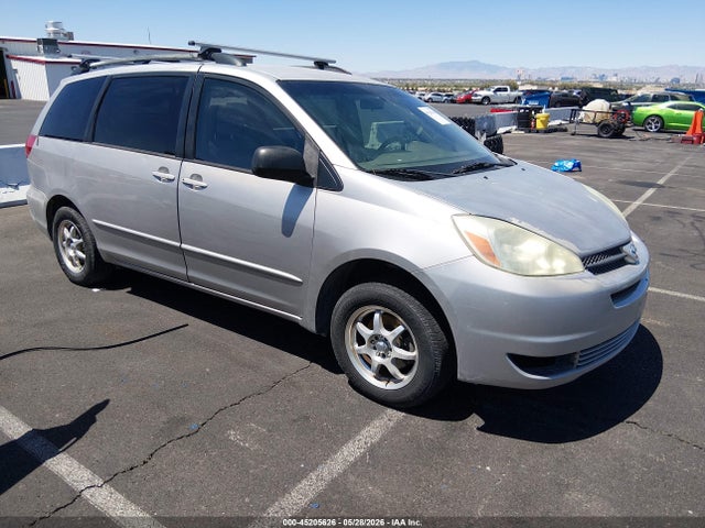 Salvage Toyota Sienna Image