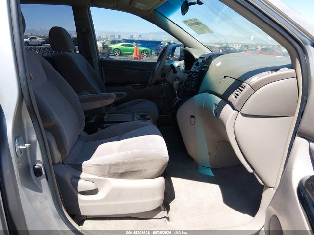 Toyota Sienna Le