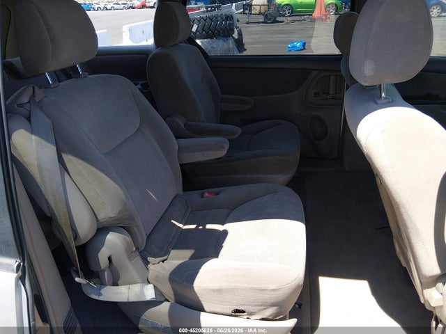 Toyota Sienna Le