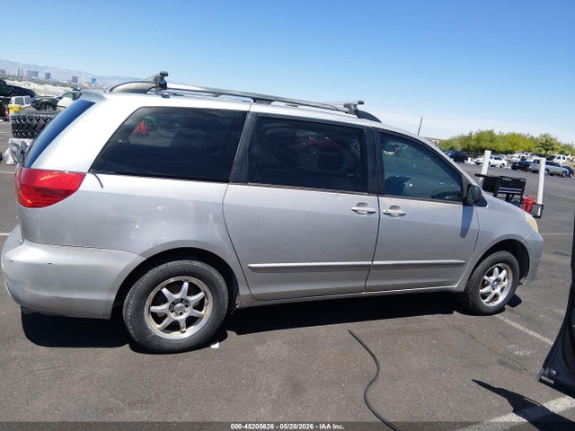 Toyota Sienna Le