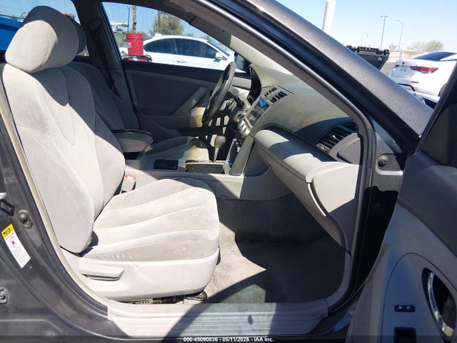 Toyota Camry Le V6