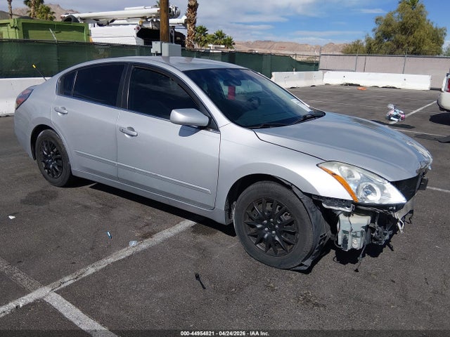 Salvage Nissan Altima Image