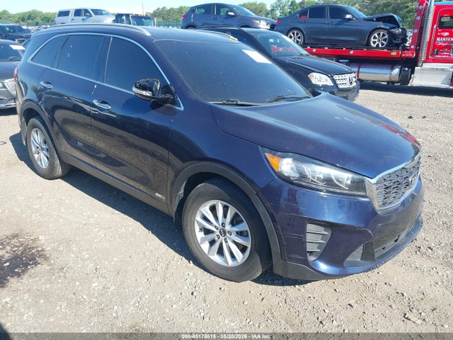 Salvage Kia Sorento Image