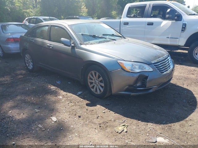 Salvage Chrysler 200 Image