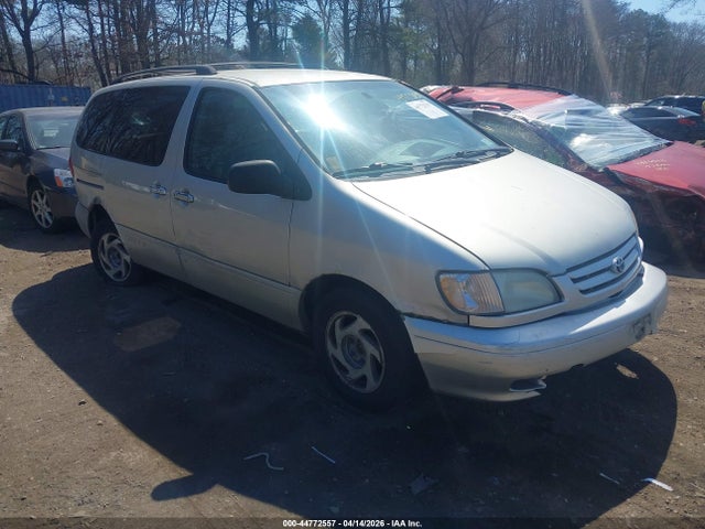 Salvage Toyota Sienna Image