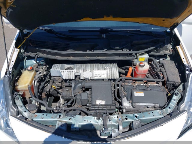 Toyota Prius v Three