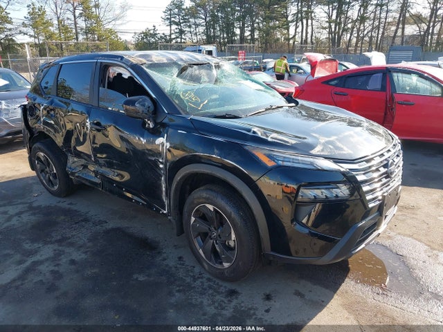 Salvage Nissan Rogue Image