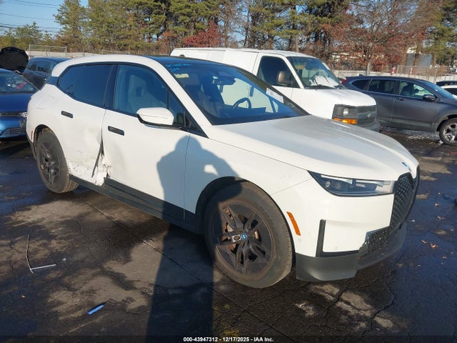 Salvage BMW iX Image
