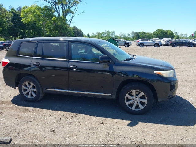 Toyota Highlander Base V6