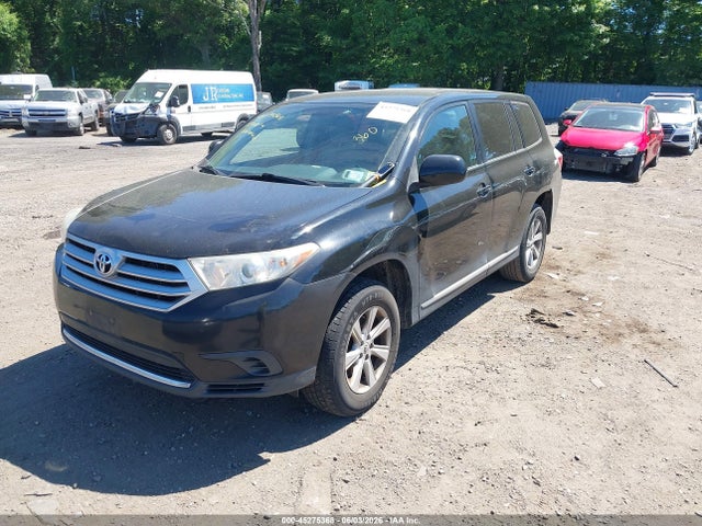 Toyota Highlander Base V6