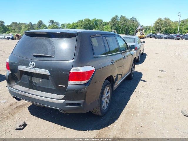 Toyota Highlander Base V6