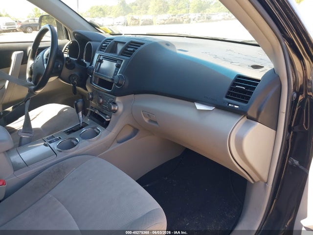 Toyota Highlander Base V6