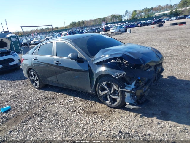 Salvage Hyundai ELANTRA Image