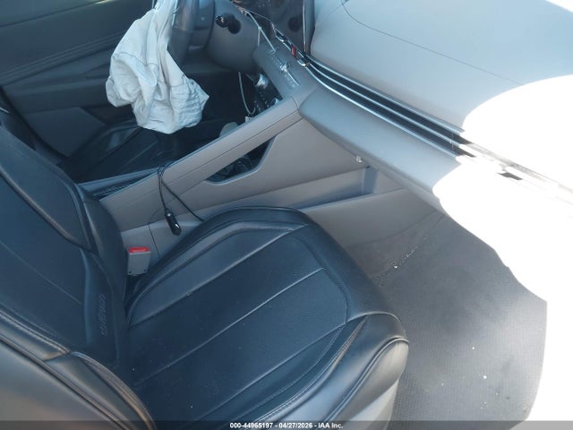 Hyundai ELANTRA Sel