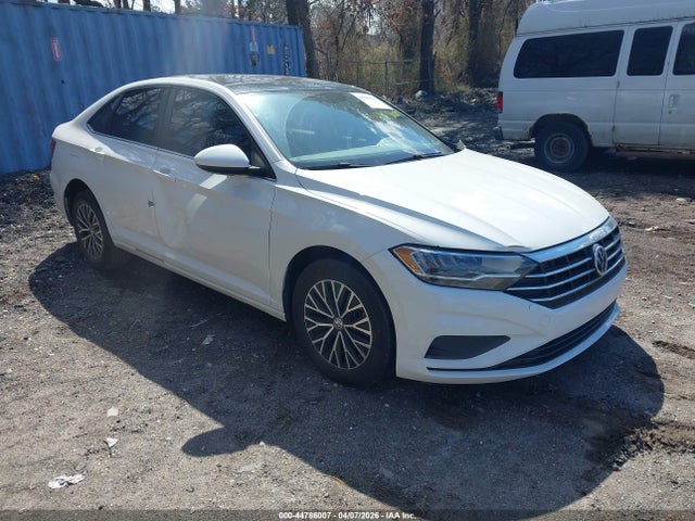 Salvage Volkswagen Jetta Image