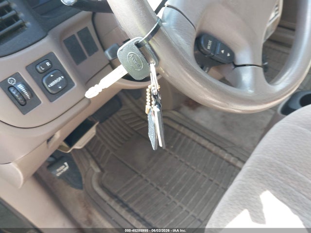 Toyota Sienna Ce
