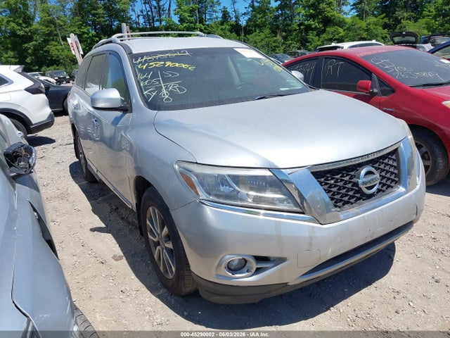 Salvage Nissan Pathfinder Image